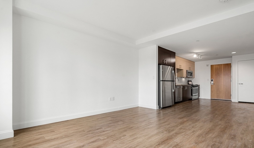 Primary Photo - 99 Kneeland St