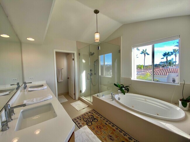Foto del edificio - 6481 Zuma View Pl