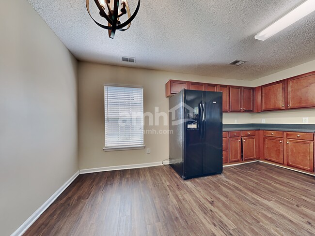 Foto del edificio - 1039 Briar Rose Ln