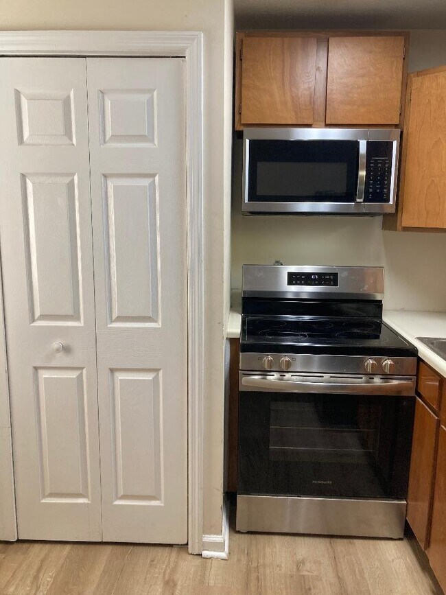 Foto del edificio - 606 Windcrest Dr