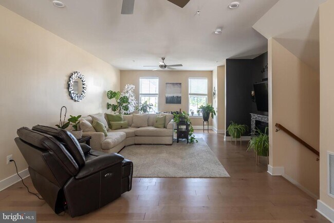 Foto del edificio - 1445 Honeylocust Dr