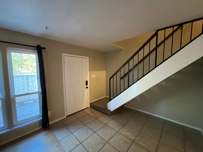 Building Photo - *Owner Broker* 2 Bedroom Townhome Availabl...