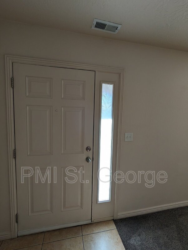 Building Photo - 3155 S Hidden Valley Dr