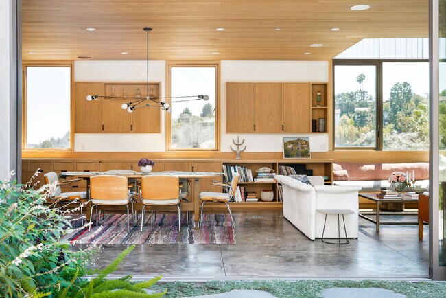 Foto del edificio - 2634 Silver Ridge Ave