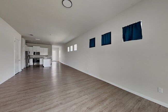 Building Photo - 3109 King Palm Dr