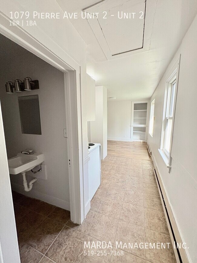 Photo du bâtiment - COZY 1 BED/1 BATH UPPER UNIT - WALKERVILLE...