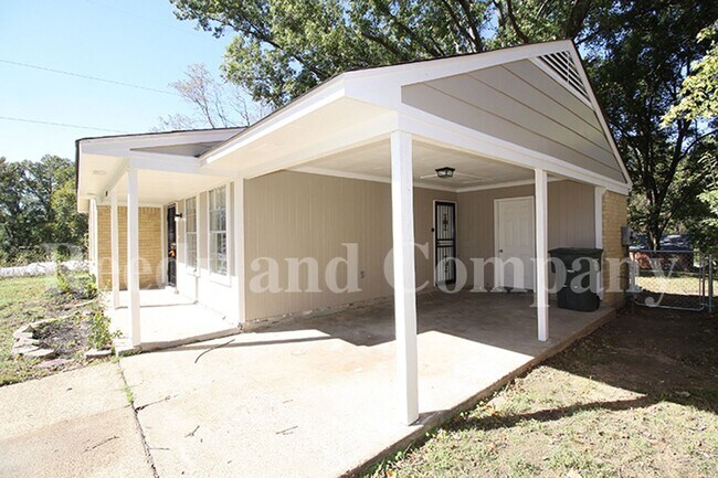 Foto del edificio - 3230 Sweet Springs Dr