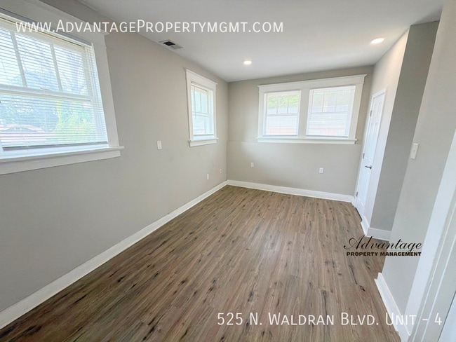 Building Photo - 525 N Waldran Blvd