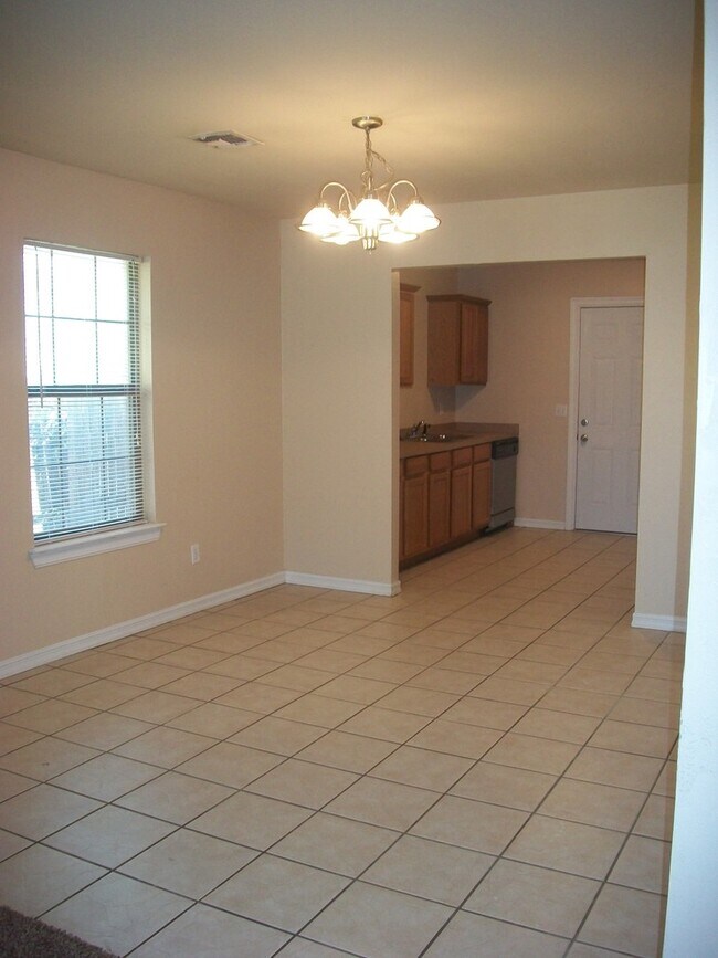 Foto del edificio - 3 Bed 2 Bath 2 Car Garage in College Park ...