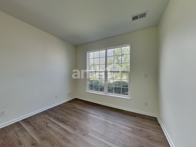 Foto del edificio - 4513 Sedgewood Ln