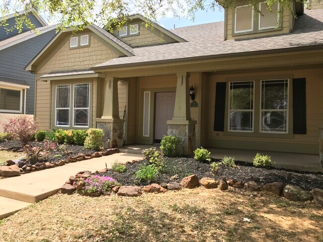 Building Photo - 10380 Cedar Lake Dr