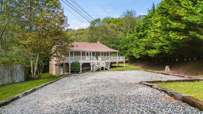 Foto del edificio - Desirable South Asheville Home