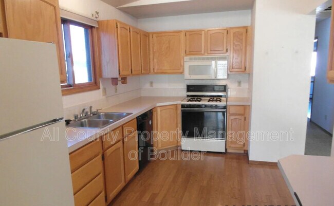 Foto del edificio - 709 Wade Rd