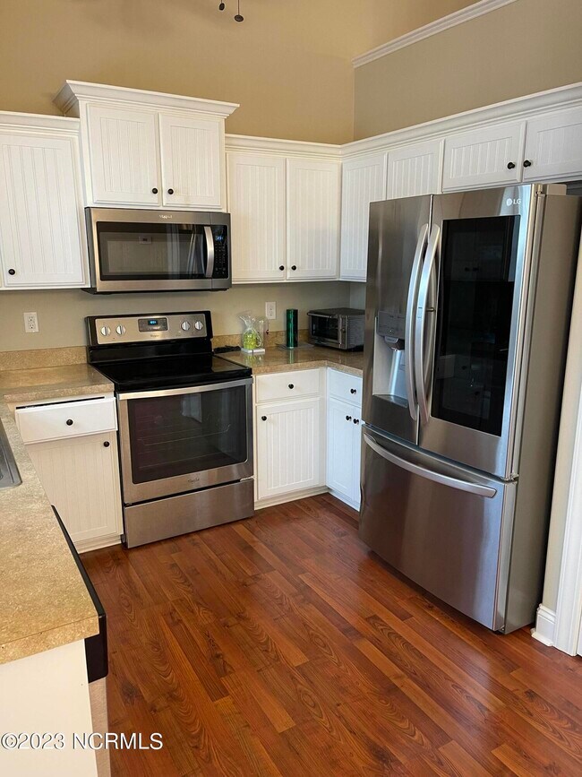 Building Photo - 205 Belle Oaks Dr