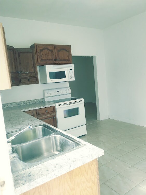 Kitchen - 1448 East Mason Street