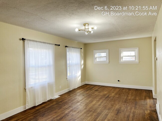 Building Photo - 903 Cook Ave