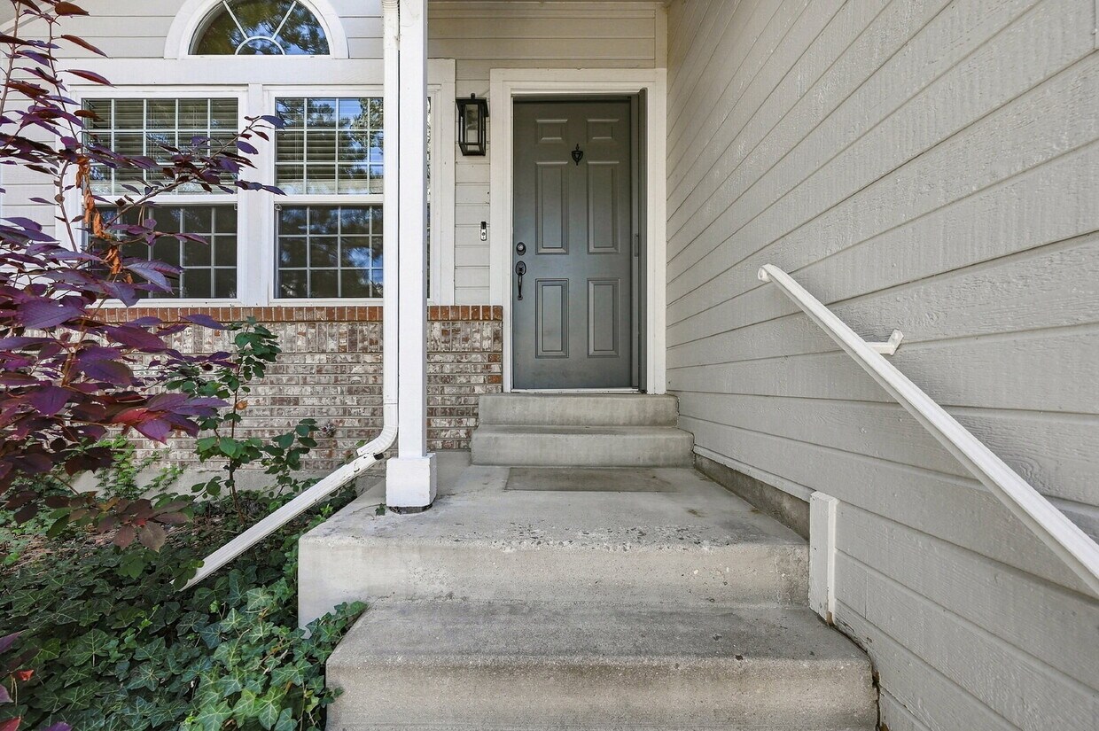Photo - $3,048.95 with $300 Cleaning Voucher, 3 Beds - 2 Bath, Single Family Home in Highlands Ranch with...