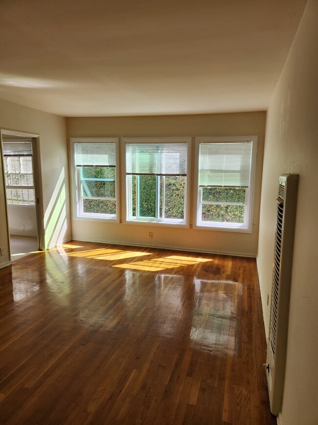 Living room - 150 N Catalina St