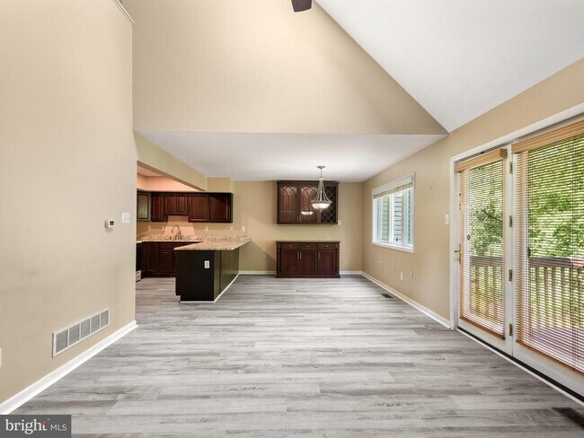 Building Photo - 106 Yellowwood Dr