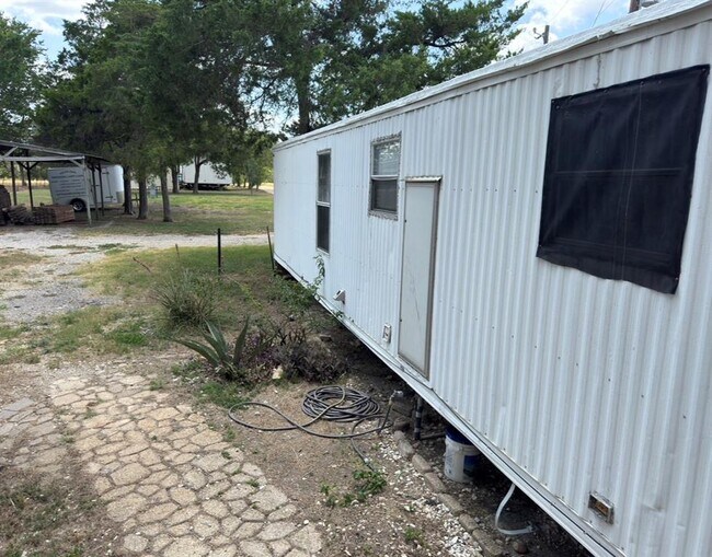 Foto del edificio - 301 Whitetail Ln
