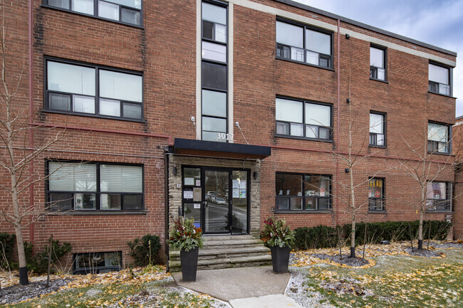Entrance - 3015 & 3017 Queen St E