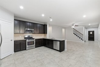 Building Photo - 1611 N City Oaks Ln