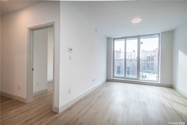 Foto del edificio - 88-56-88162 162nd St
