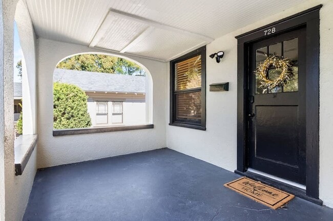 Foto del edificio - 728 Johnson Ave