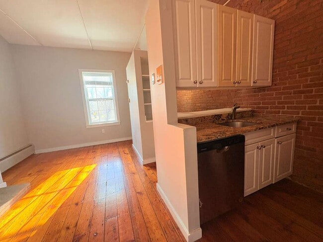 Building Photo - 604 Chapel St