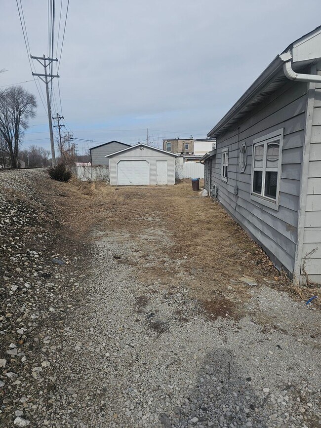 Foto del edificio - MORE PICTURES COMING SOON! There is a $25 fee for the application and everyone over 18 needs to f...