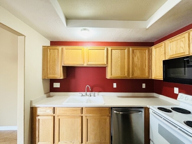 Building Photo - 14240 Daisyfield Dr