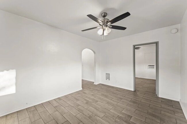 Building Photo - 10639 Fitzroy Ave