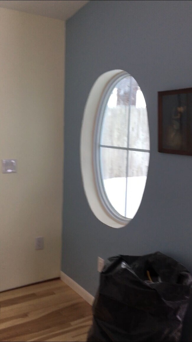 Vestíbulo con ventana y espacio para escritorio. - 37 Bernard St