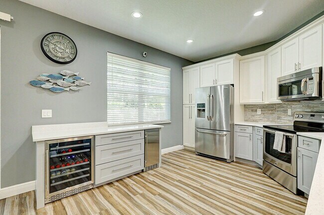 Building Photo - 10015 SW Stonegate Dr