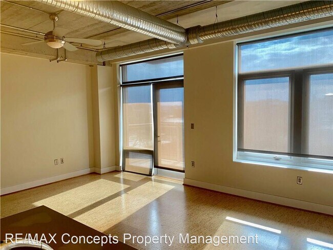 Building Photo - 1 br, 1 bath House - 309 E 5th Street, #404