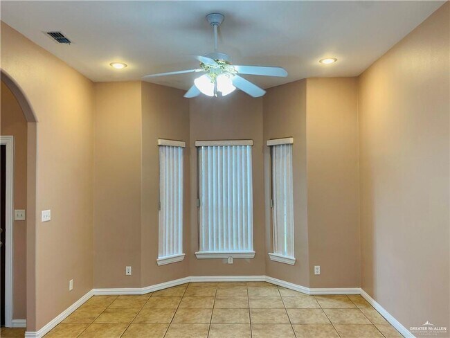 Foto del edificio - 34 Norma Dr