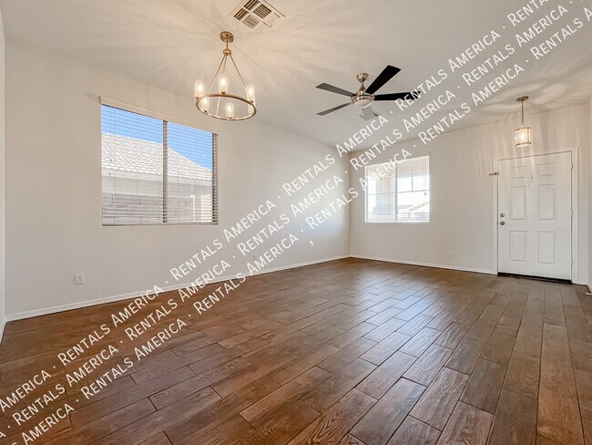 Foto del edificio - 9765 E Knowles Ave