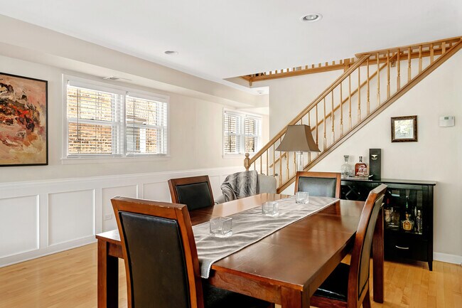 Foto del edificio - 1510 W Addison St