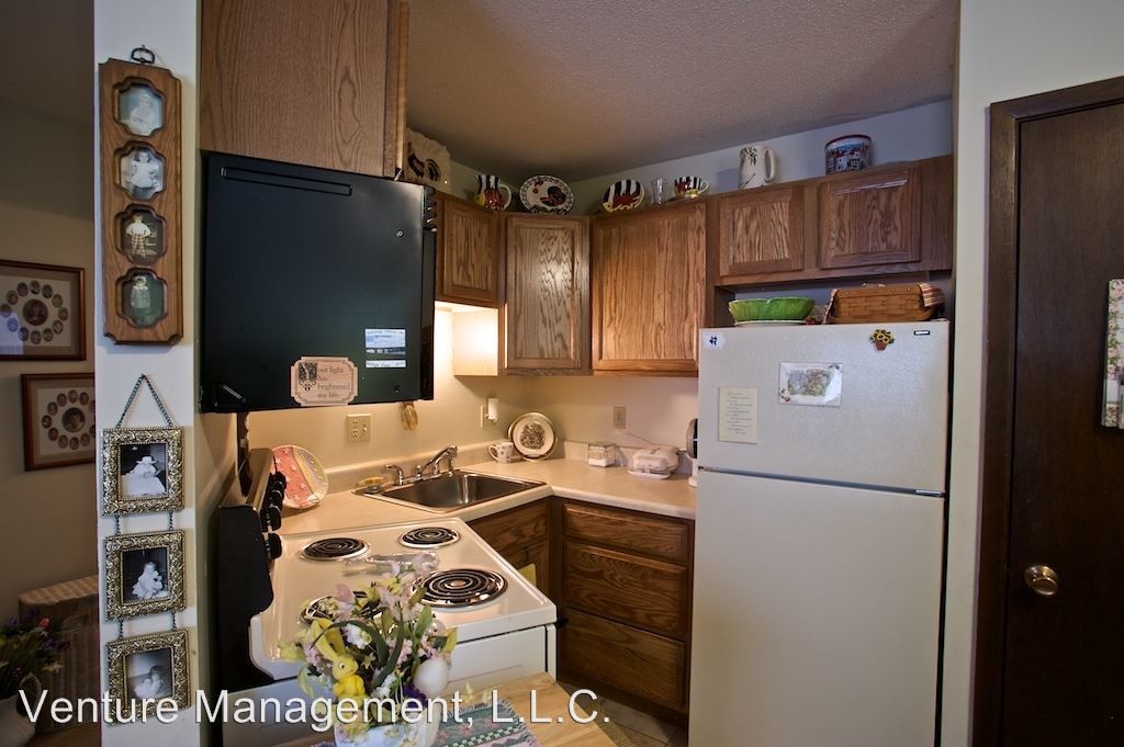 Building Photo - 1050 Meadow Ln
