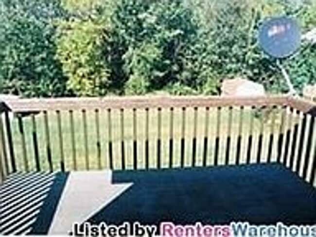 Building Photo - Charming 2BR/2BA Townhome in Prime Location