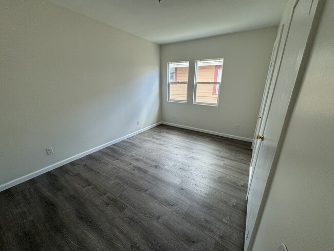 Bedroom 1 w/ closet - 7106 Lockwood St