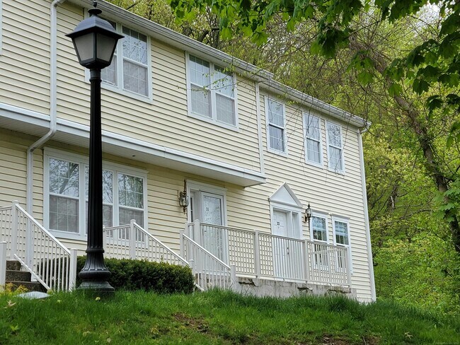 Foto del edificio - 633 Danbury Rd