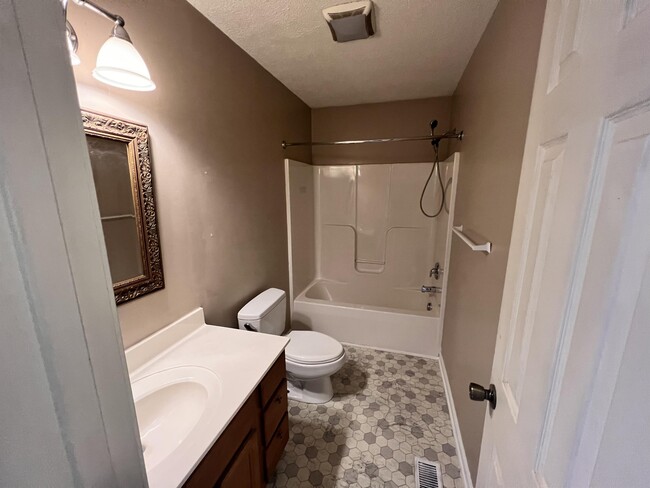 Foto del edificio - 720 Edgewood Ln