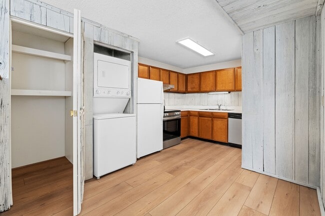 Building Photo - 700 S Monarch St