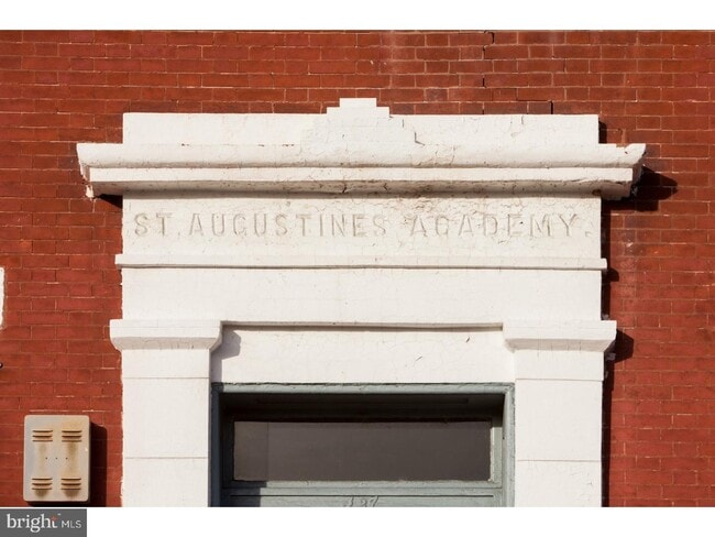 Building Photo - 427 Vine St