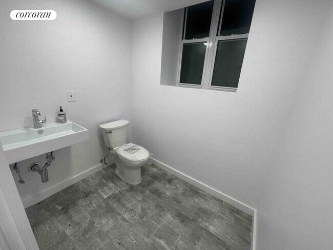Foto del edificio - 128 W 13th St