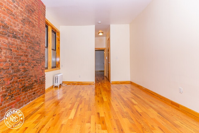 Building Photo - 947 Montgomery St