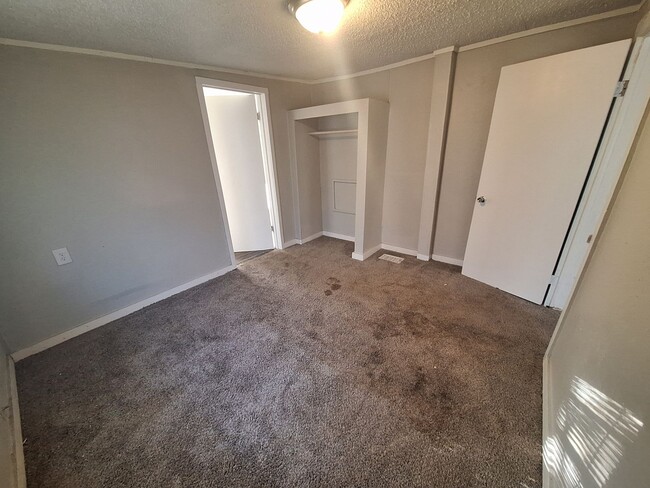 Building Photo - 3 bedroom, 1 bath