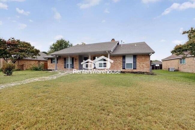 Building Photo - MOVE IN READY COMPLETELY UPDATED - 3BED/2B...