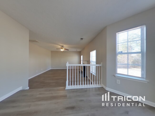 Foto del edificio - 5651 Laurel Ridge Dr